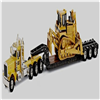 55207 - Caminhão prancha Peterbilt 389 com Trator CAT - R$ 482,00 - medidas - 45,72 x 5,70 x 7 cm - escala 1:50